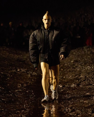 Balenciaga - Summer 23 - © SHERIFF • PROJECTS
