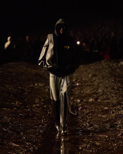Balenciaga - Summer 23 - © SHERIFF • PROJECTS