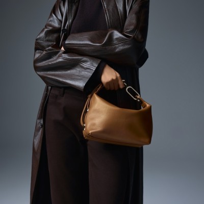 Christian Louboutin - E-Commerce, Capture digitale et retouche photo e-commerce premium - 23 - © SHERIFF • PROJECTS