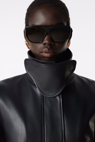 Revolve Los Angeles - E-Commerce, Capture digitale et retouche photo e-commerce premium - 37 - © SHERIFF • PROJECTS