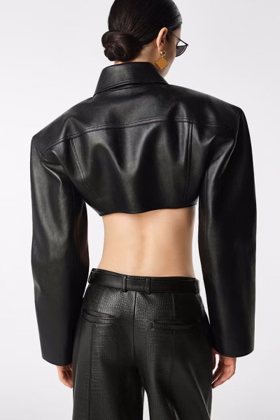 Revolve Los Angeles - E-Commerce, Capture digitale et retouche photo e-commerce premium - 42 - © SHERIFF • PROJECTS