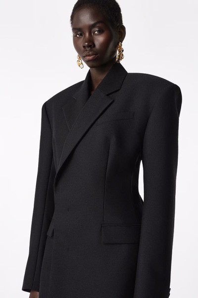 Revolve Los Angeles - E-Commerce, Capture digitale et retouche photo e-commerce premium - 7 - © SHERIFF • PROJECTS