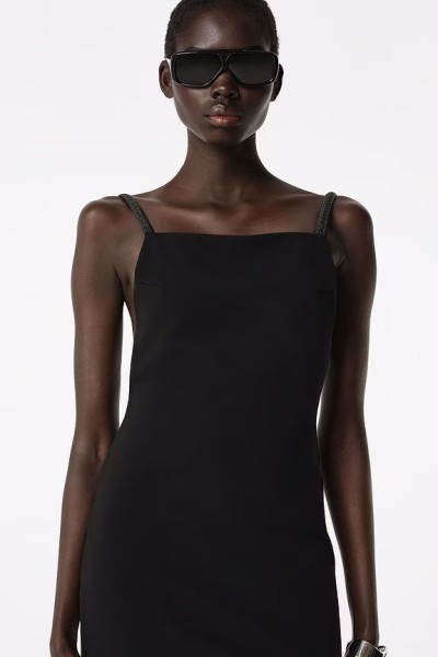 Revolve Los Angeles - E-Commerce, Capture digitale et retouche photo e-commerce premium - 12 - © SHERIFF • PROJECTS