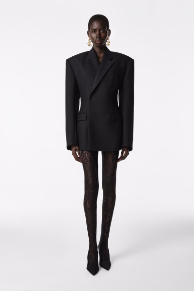 Revolve Los Angeles - E-Commerce, Capture digitale et retouche photo e-commerce premium - 5 - © SHERIFF • PROJECTS