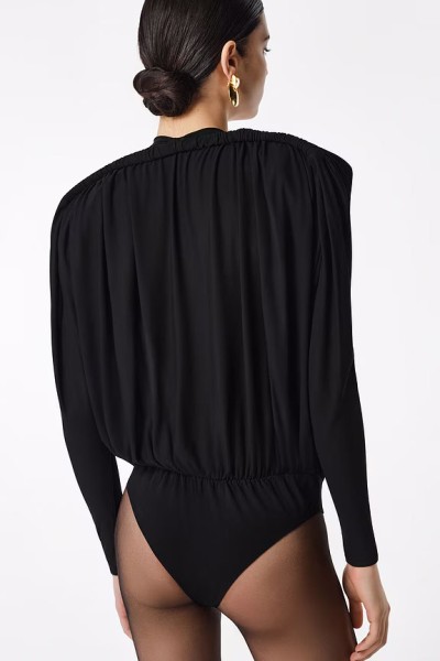 Revolve Los Angeles - E-Commerce, Capture digitale et retouche photo e-commerce premium - 48 - © SHERIFF • PROJECTS