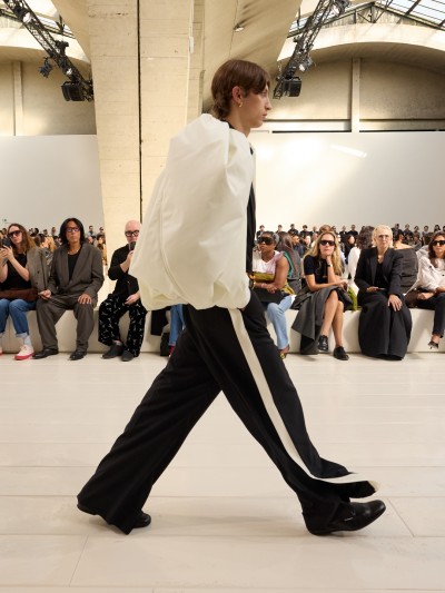 Balenciaga Summer 27 - Fashion Shows & Special Projects, Capture digitale et retouche photo vidéo Fashion Week - 13 - © SHERIFF • PROJECTS