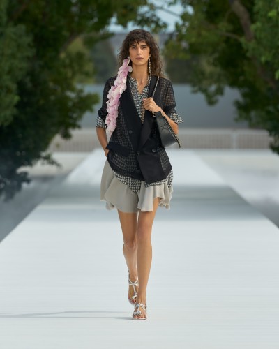 Dior Summer 2027 - Fashion Shows & Special Projects, Capture digitale et retouche photo vidéo Fashion Week - 2 - © SHERIFF • PROJECTS