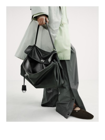 Balenciaga Spring 27 - Stills, Retouche photo créative mode luxe - 56 - © SHERIFF • PROJECTS