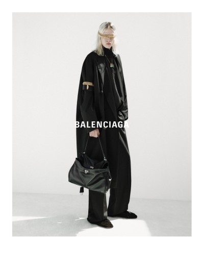 Balenciaga Spring 27 - Stills, Retouche photo créative mode luxe - 77 - © SHERIFF • PROJECTS