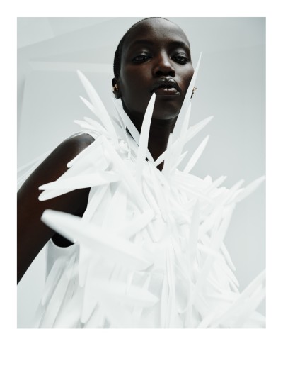 Balenciaga Spring 27 - Stills, Retouche photo créative mode luxe - 71 - © SHERIFF • PROJECTS
