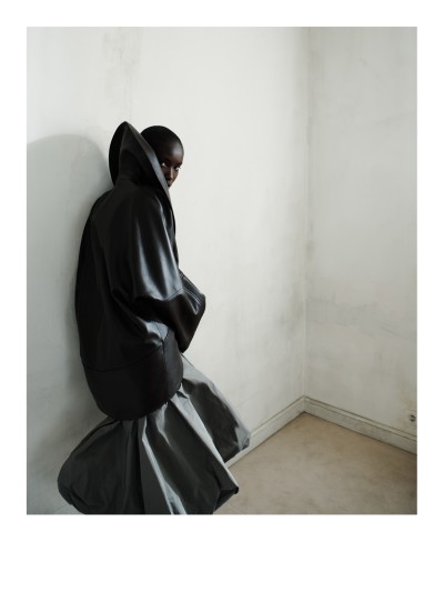 Balenciaga Spring 27 - Stills, Retouche photo créative mode luxe - 21 - © SHERIFF • PROJECTS