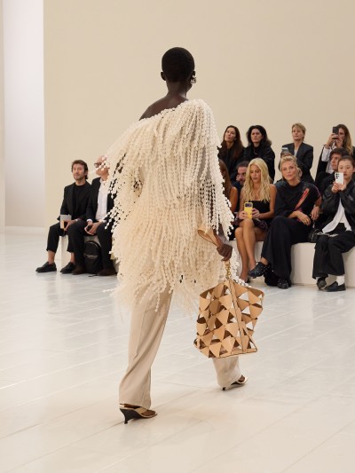 Balenciaga Summer 27 - Stills, Retouche photo créative mode luxe - 2 - © SHERIFF • PROJECTS