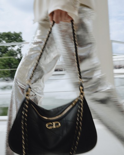 Dior Summer 2027 - Stills, Retouche photo créative mode luxe - 3 - © SHERIFF • PROJECTS