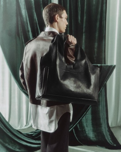 Maison Margiela Spring Summer 2026 - Mélanie + Ramon - Stills, Retouche photo créative mode luxe - 7 - © SHERIFF • PROJECTS