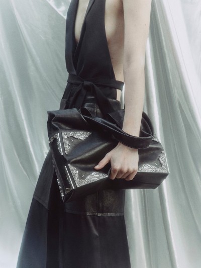 Maison Margiela Spring Summer 2026 - Mélanie + Ramon - Stills, Retouche photo créative mode luxe - 9 - © SHERIFF • PROJECTS