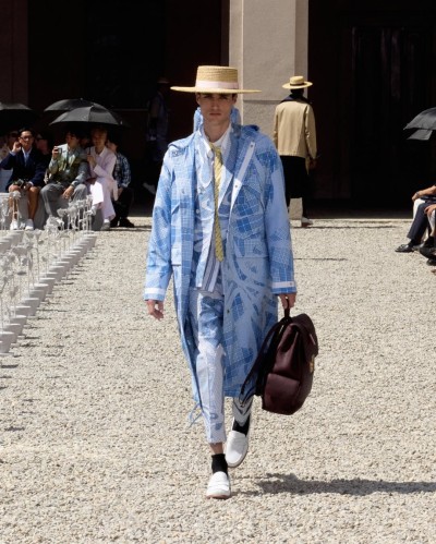 Thom Browne Men’s Spring 2027 - Stills, Retouche photo créative mode luxe - 3 - © SHERIFF • PROJECTS