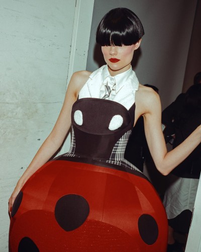 Thom Browne Women’s Spring 2027 - Stills, Retouche photo créative mode luxe - 7 - © SHERIFF • PROJECTS