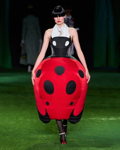 Thom Browne Women’s Spring 2027 - Stills, Retouche photo créative mode luxe - 21 - © SHERIFF • PROJECTS